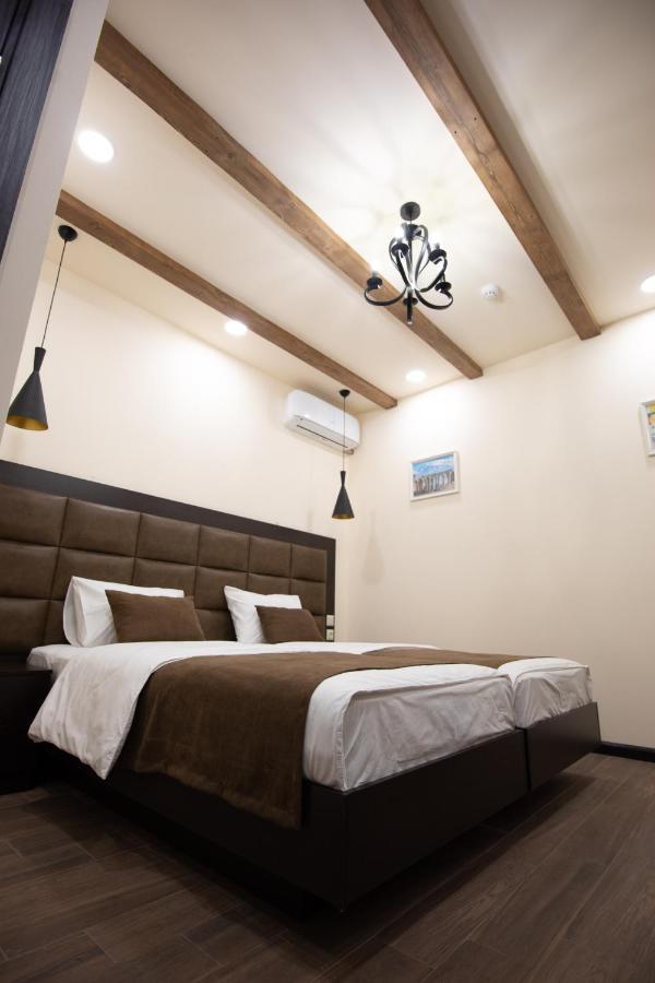 Boutique Living Hotel Yerevan Exterior foto