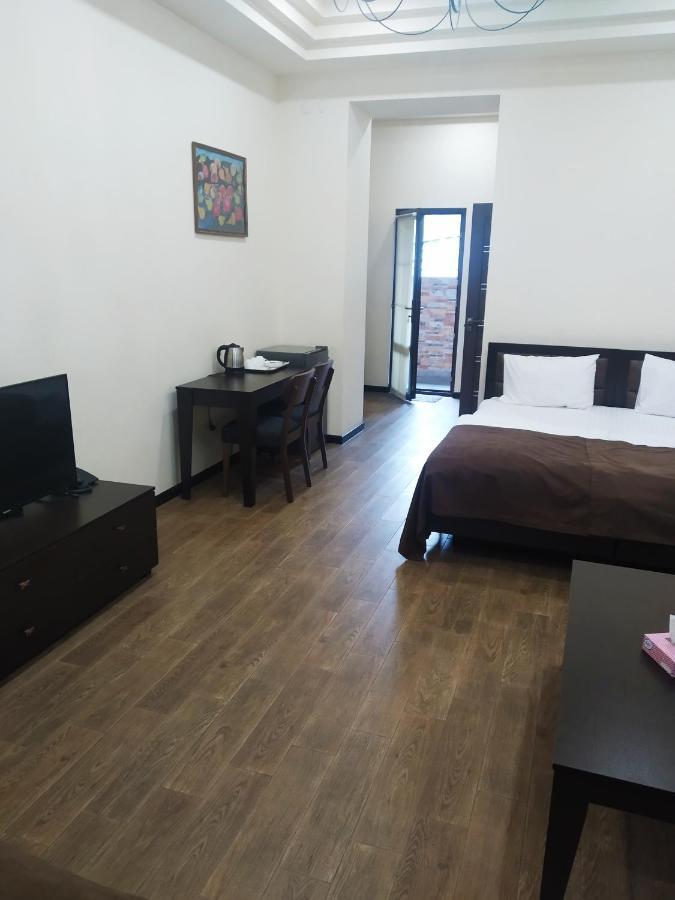 Boutique Living Hotel Yerevan Exterior foto